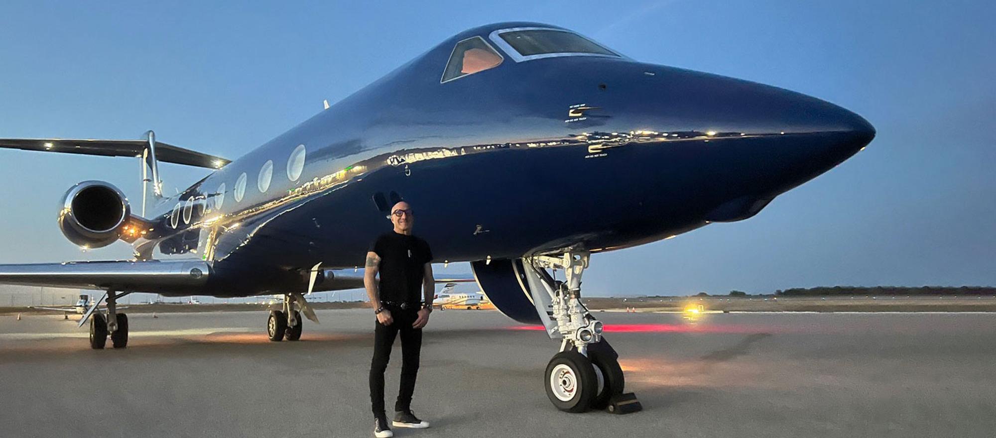 Kenny Aronoff with aircraft